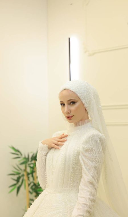 Prenses Pileli Simli Gelinlik,Gövde İnci İşlemeli V Drape Detay