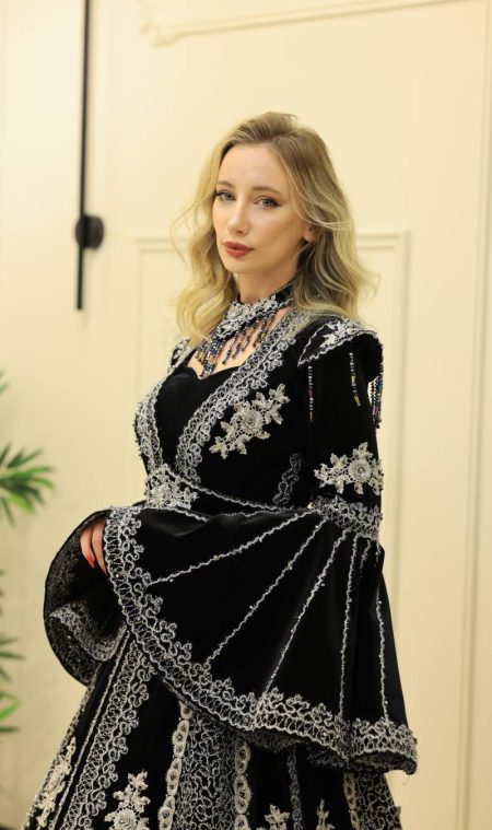 Siyah Gümüş İşlemeli Hint Kaftan Kol Pelerinli Omuz Sarkıt Taş İşlemeli