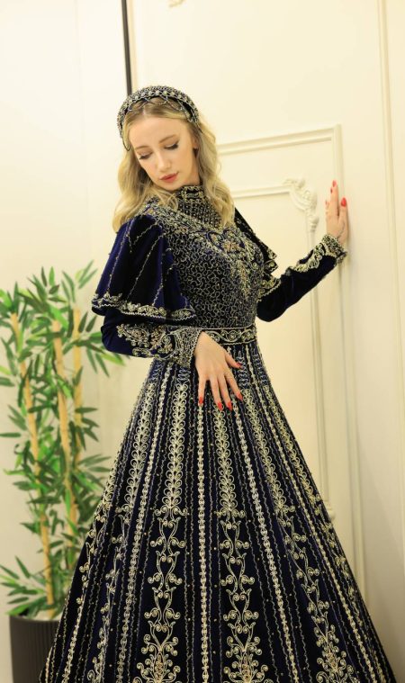 Lacivert Üzeri Gold İşleme Tek Parça Hint Kaftan Omuz Pelerinli